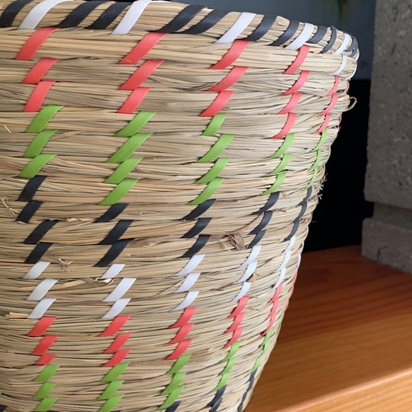 Seagrass basket / planter with multicolor detail - Picture 7 of 7